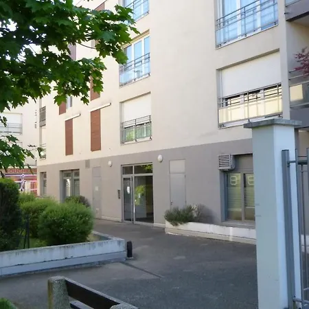 Apartment Equipe Avec Piscine Proche Stade Ol Et Eurexpo Meyzieu